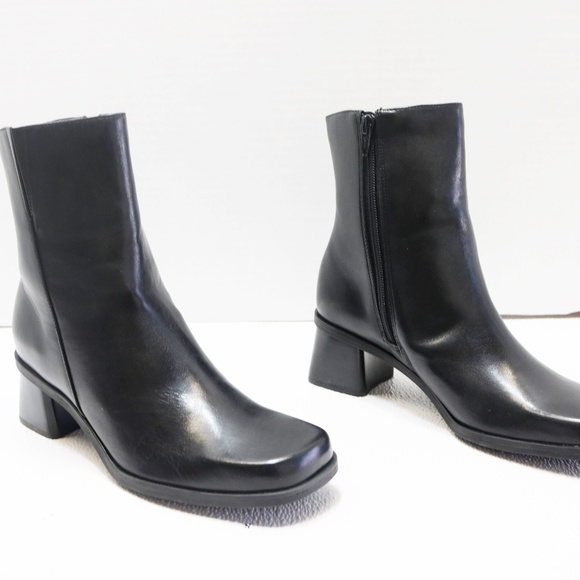 naturalizer black ankle boots